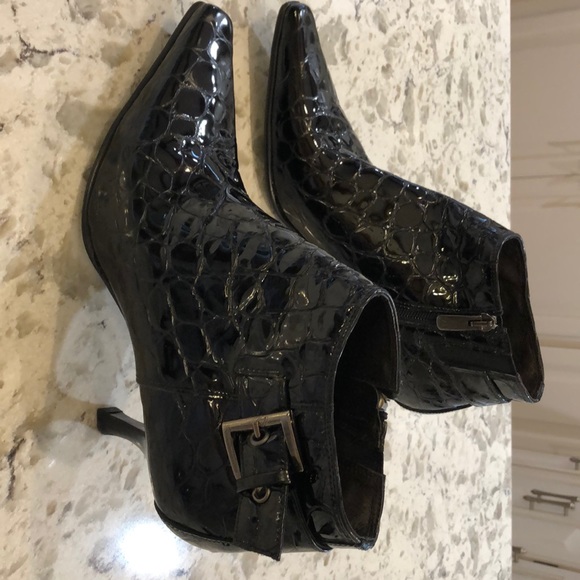 Donald J. Pliner black patent leather booties - Picture 5 of 7